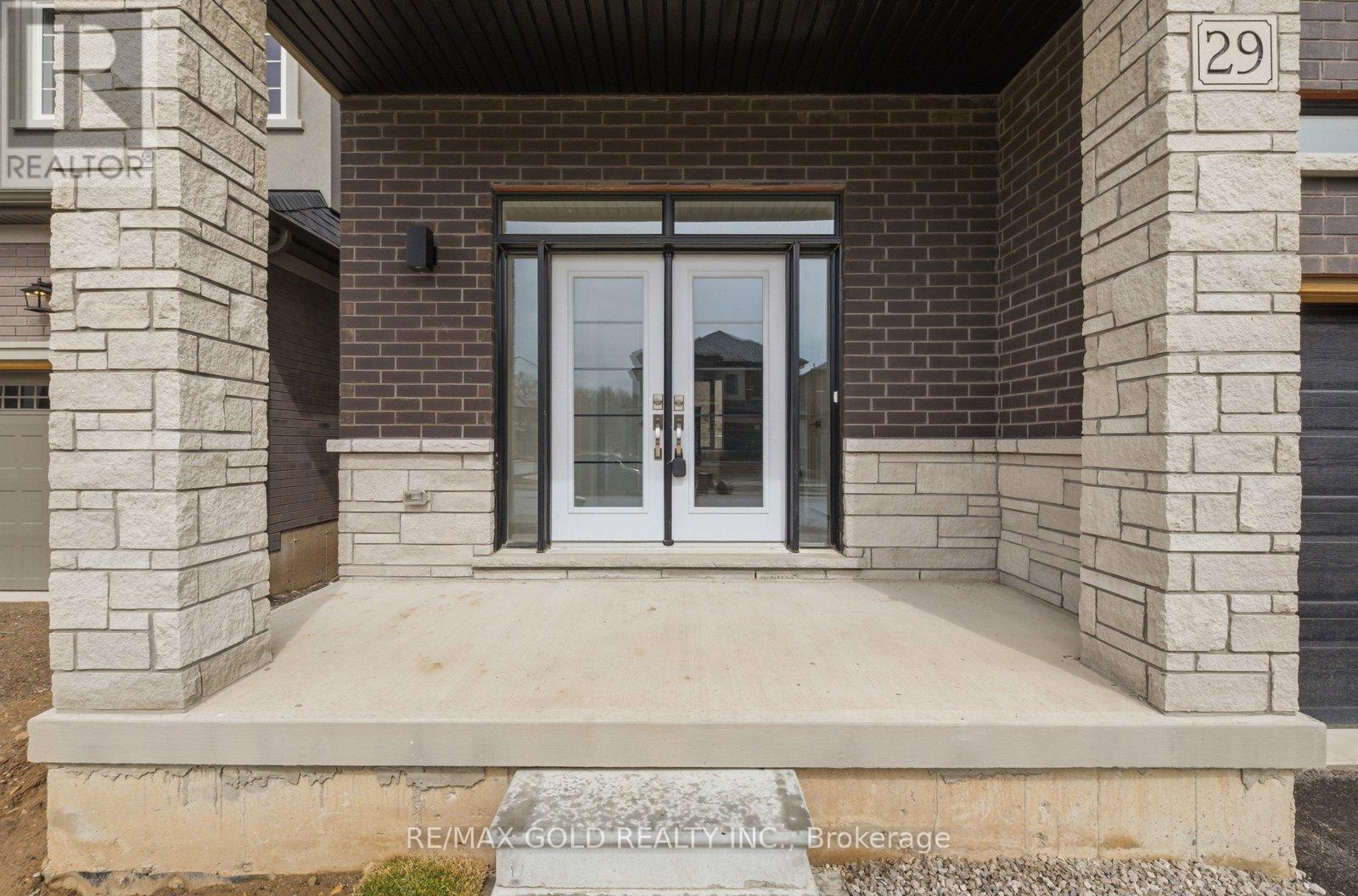 29 Mckernan Avenue, Brantford, Ontario  N3V 0C2 - Photo 4 - X12930478