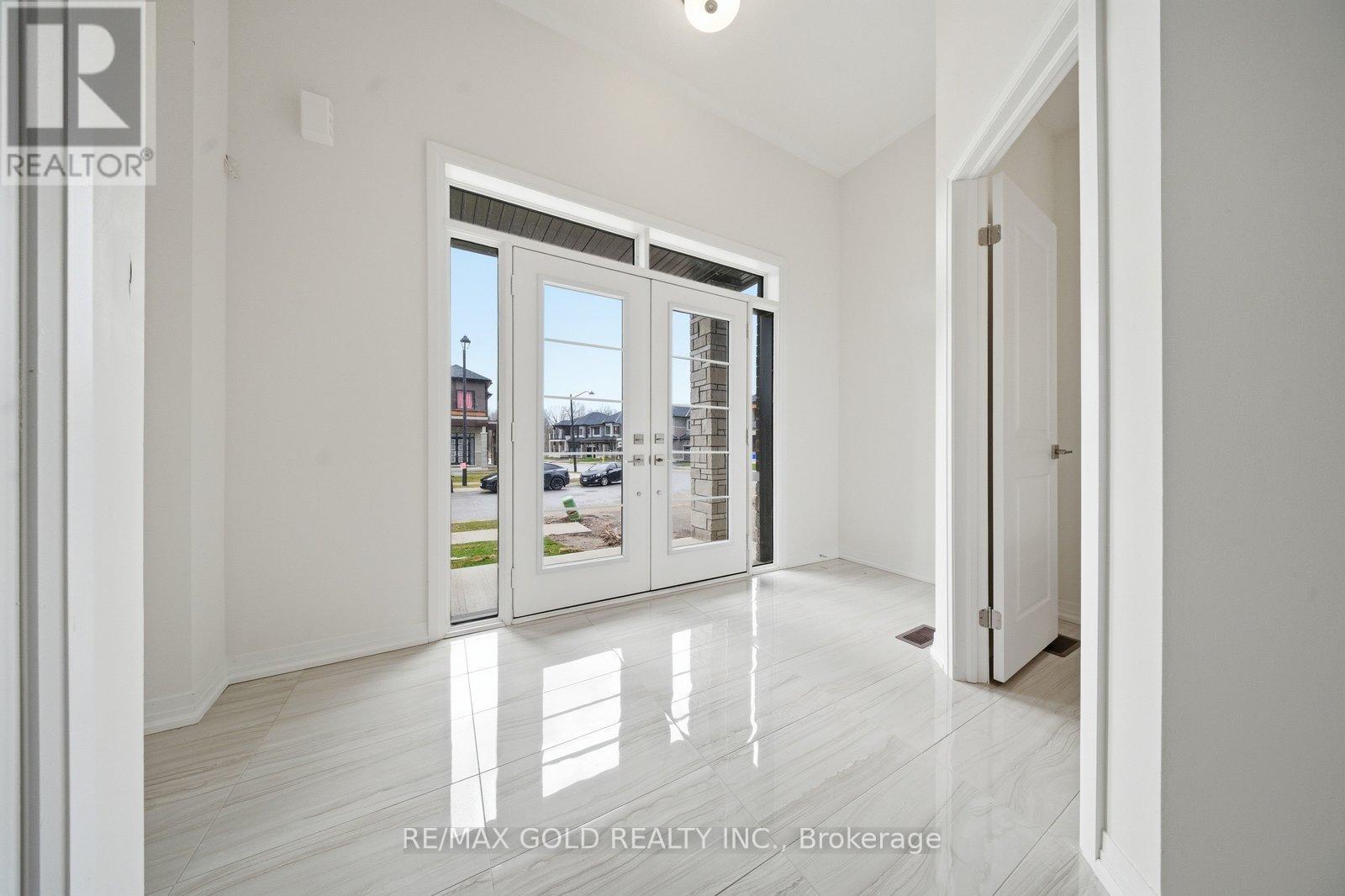 29 Mckernan Avenue, Brantford, Ontario  N3V 0C2 - Photo 5 - X12930478