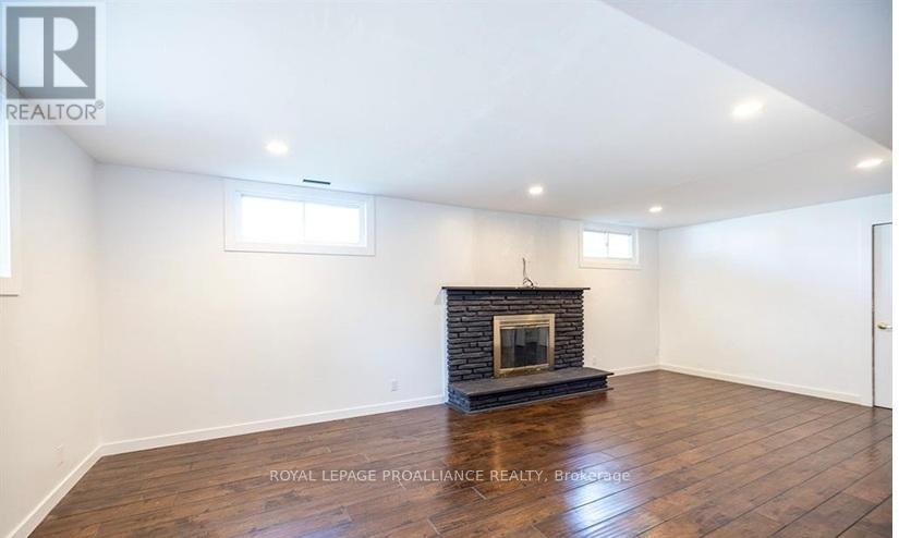 35 Patrick Street, Quinte West, Ontario  K8V 4B4 - Photo 15 - X12930522