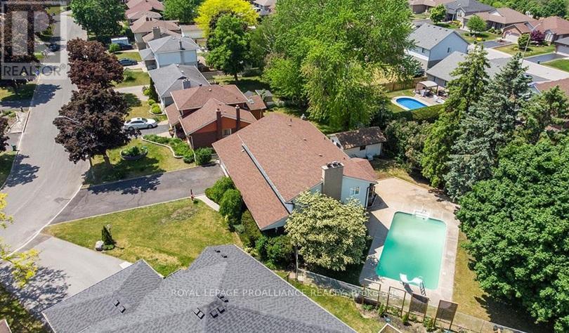 35 Patrick Street, Quinte West, Ontario  K8V 4B4 - Photo 17 - X12930522