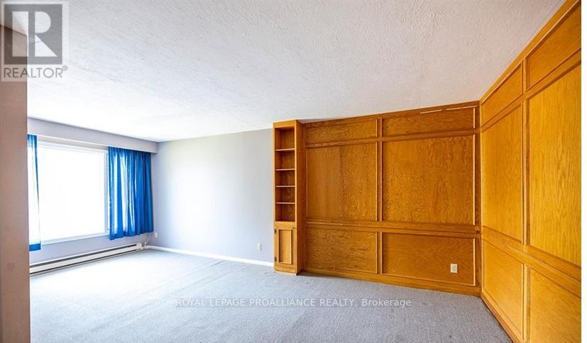 35 Patrick Street, Quinte West, Ontario  K8V 4B4 - Photo 4 - X12930522