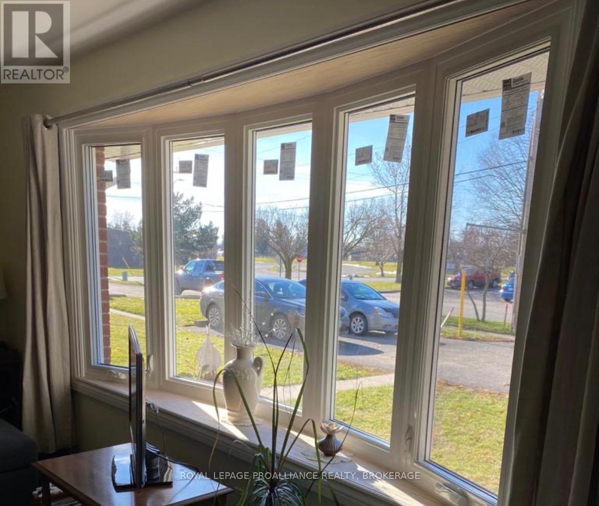 5 - 9 Winchester Drive, Greater Napanee, Ontario  K7R 3P9 - Photo 2 - X12930582