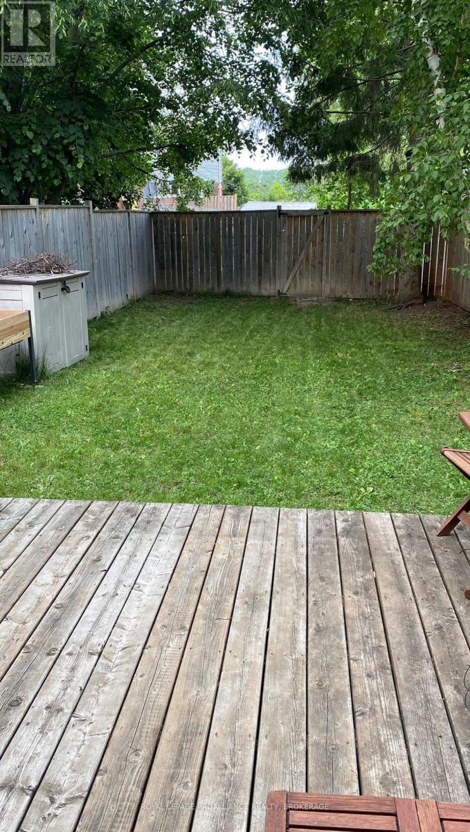 5 - 9 Winchester Drive, Greater Napanee, Ontario  K7R 3P9 - Photo 4 - X12930582