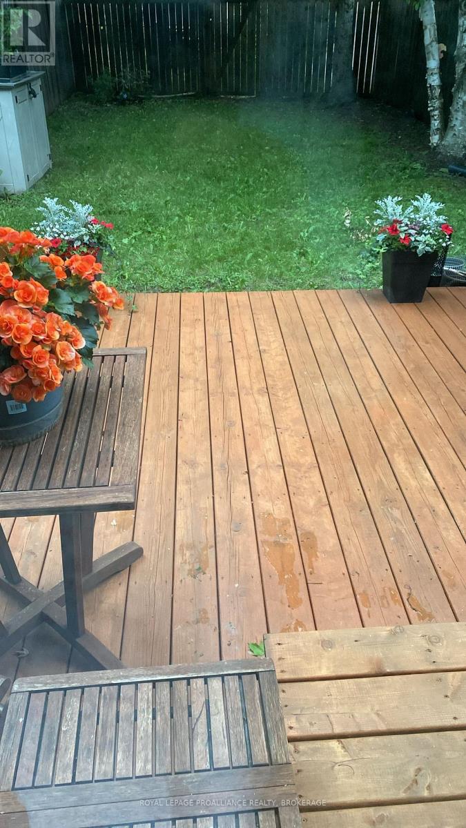 5 - 9 Winchester Drive, Greater Napanee, Ontario  K7R 3P9 - Photo 5 - X12930582