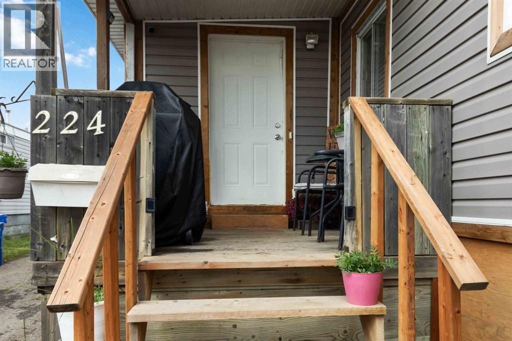 224 Grandview Crescent, Fort Mcmurray, Alberta  T9H 4X8 - Photo 3 - A2284001