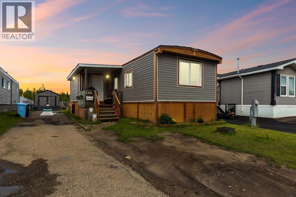 224 Grandview Crescent, Fort Mcmurray, Alberta  T9H 4X8 - Photo 1 - A2284001