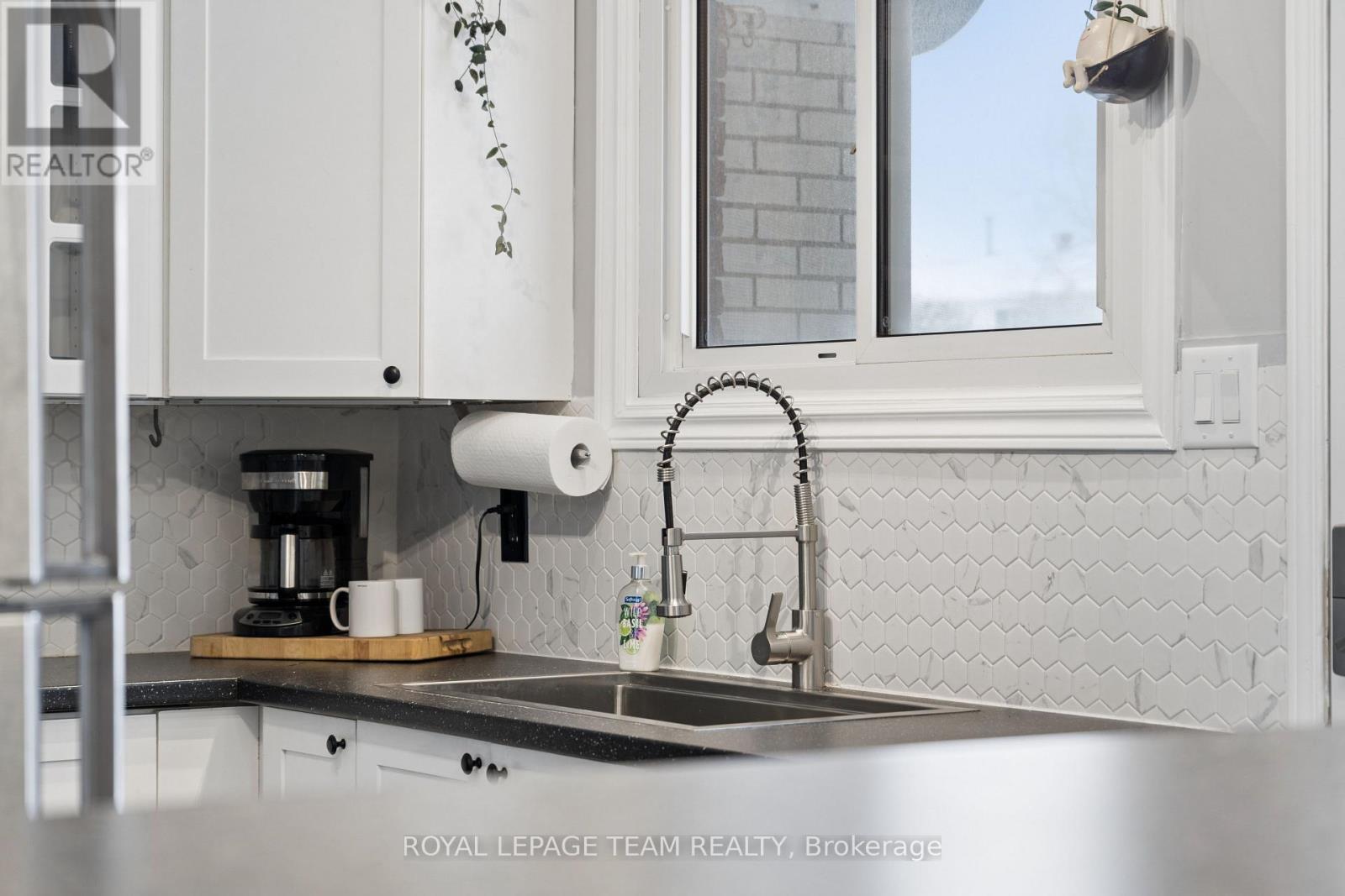 241 Wilfred Crescent, Arnprior, Ontario  K7S 2W8 - Photo 7 - X12930496