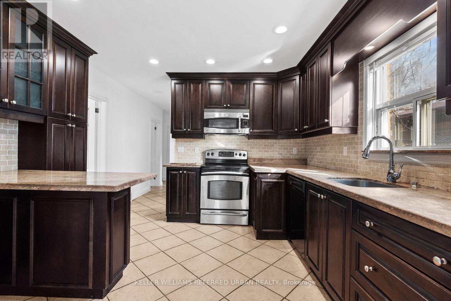 202 Park Home Avenue, Toronto, Ontario  M2R 1A2 - Photo 15 - C12930504