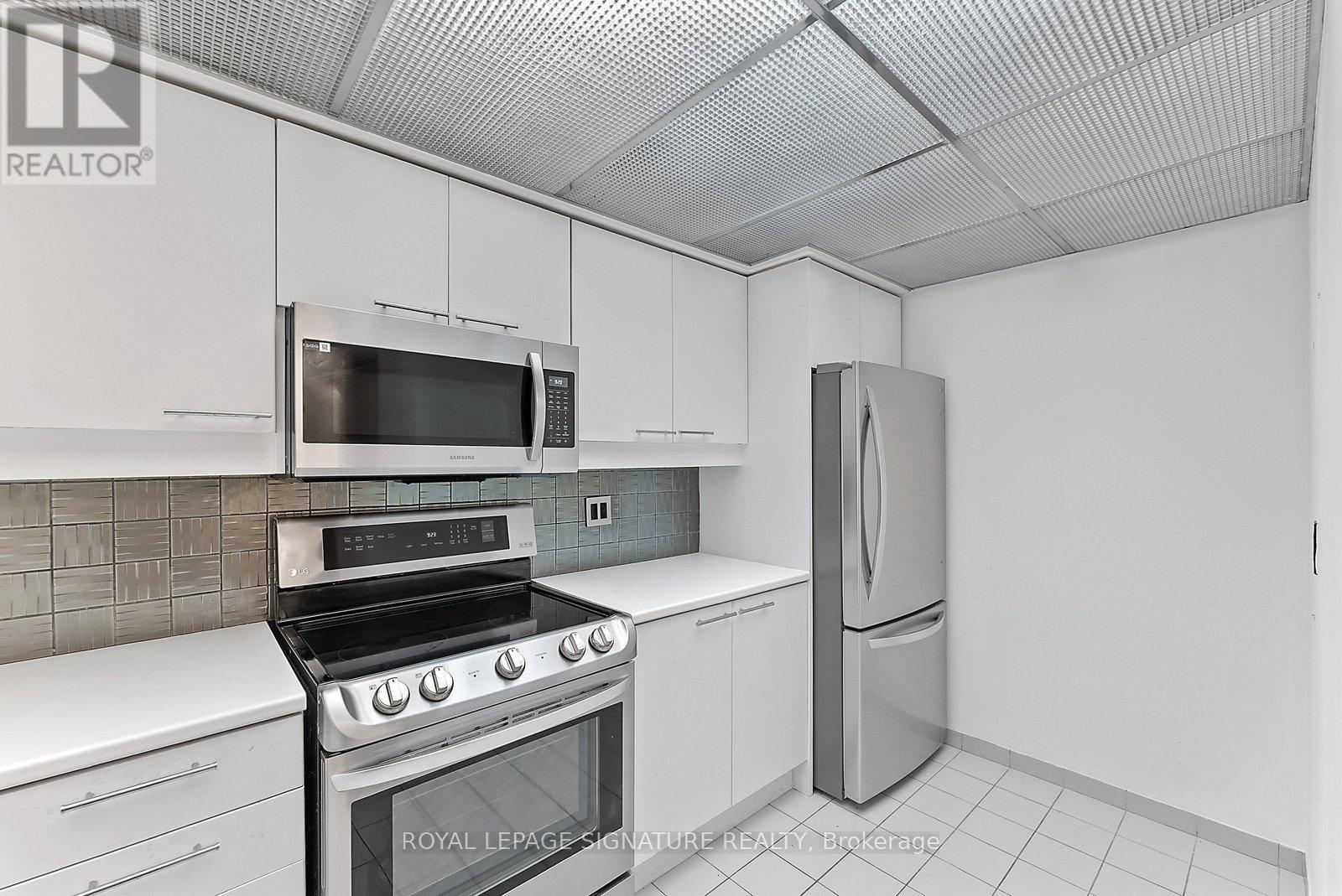 206 - 18 Hollywood Avenue, Toronto, Ontario  M2N 6P5 - Photo 9 - C12930510