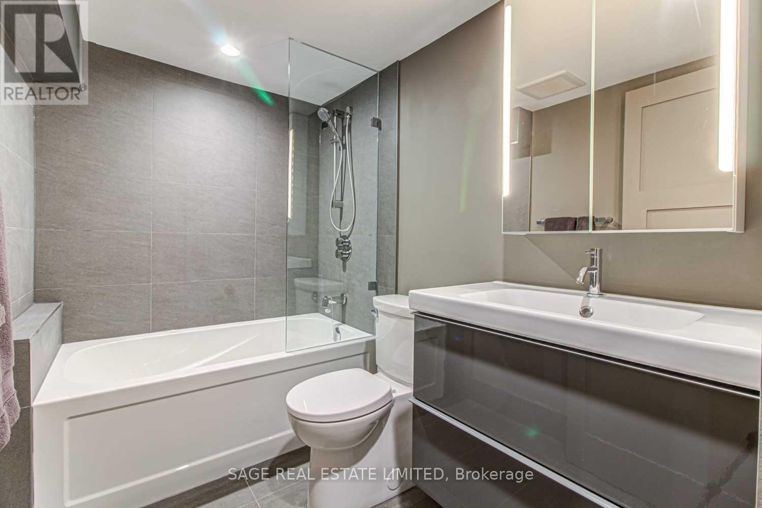 Lower - 671 Dufferin Street, Toronto (Little Portugal), Ontario  M6K 2B2 - Photo 4 - C12930516