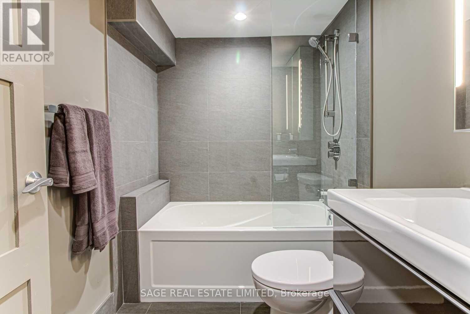 Lower - 671 Dufferin Street, Toronto (Little Portugal), Ontario  M6K 2B2 - Photo 5 - C12930516