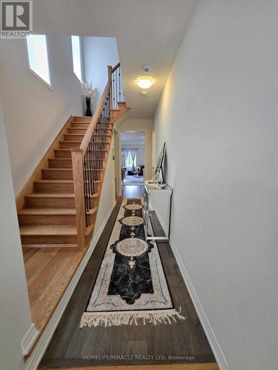 296 Okanagan Path, Oshawa, Ontario  L1H 0A7 - Photo 5 - E12930564