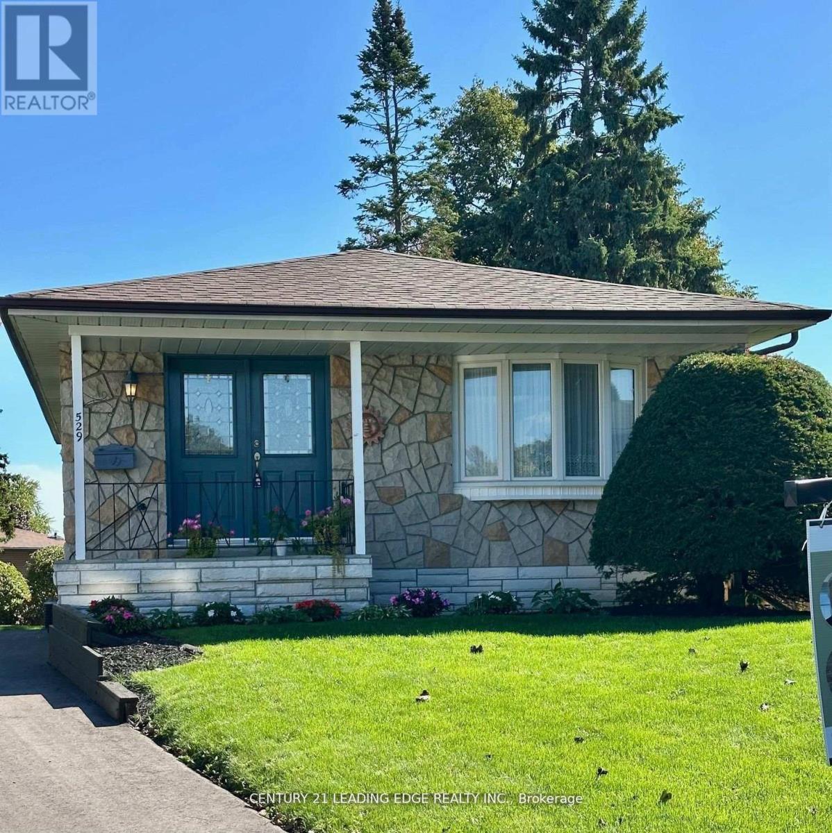 529 CARMAN COURT, Oshawa, Ontario