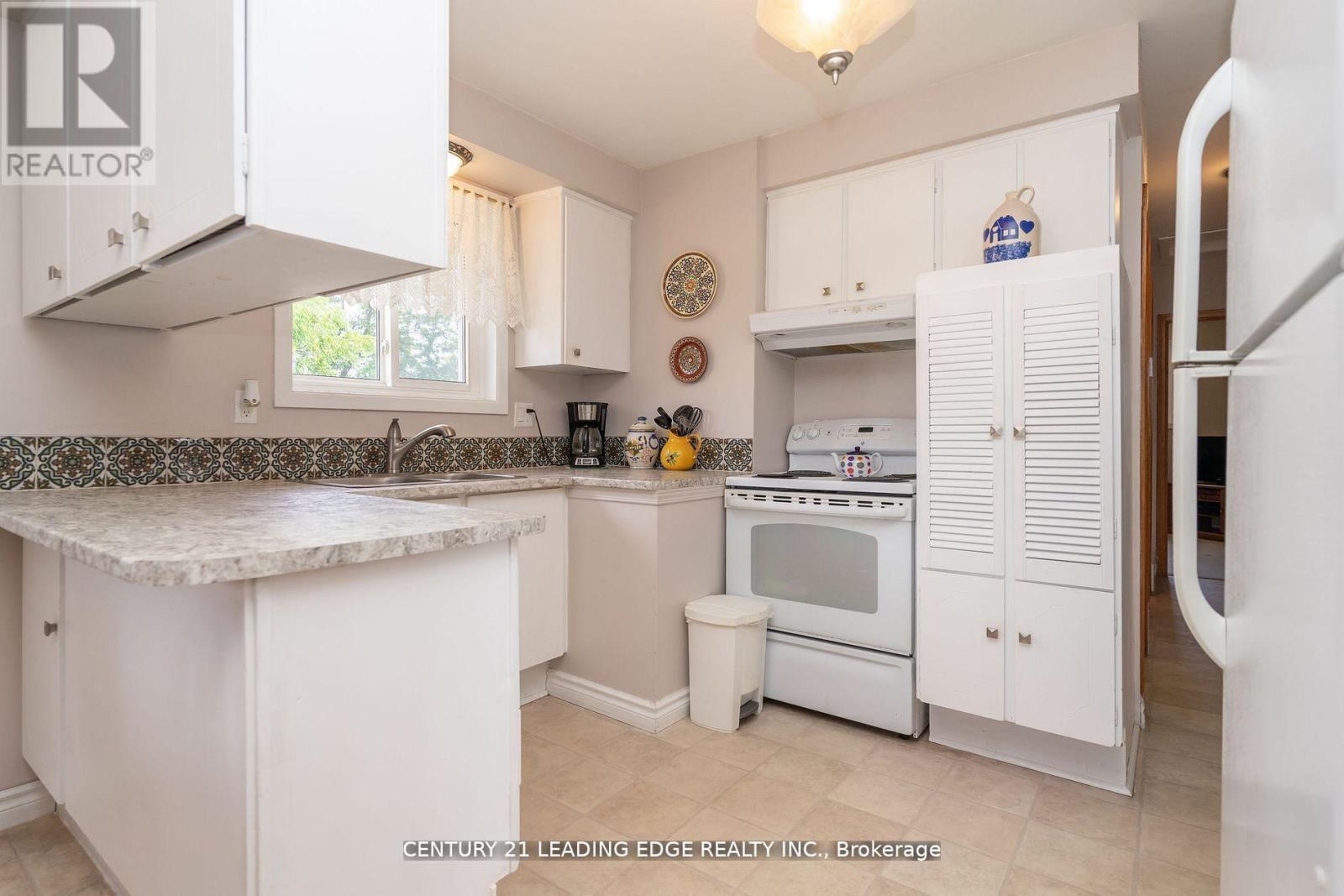 529 Carman Court, Oshawa, Ontario  L1H 6K5 - Photo 9 - E12930576