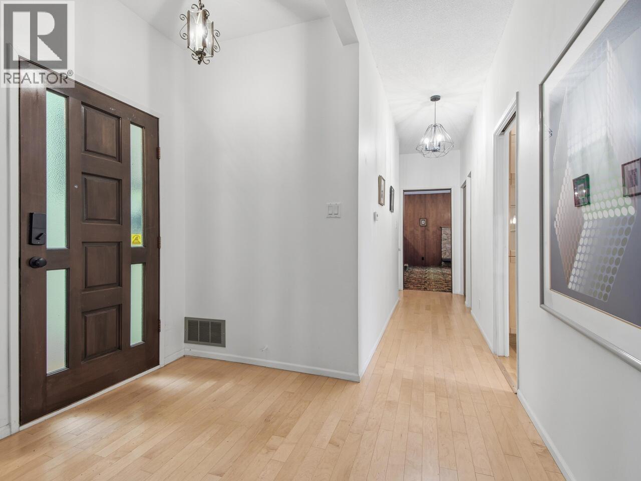 533 Ascot Street, Coquitlam, British Columbia  V3J 6H5 - Photo 2 - R3104386