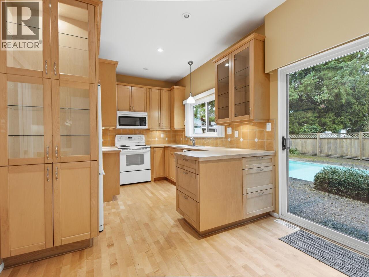 533 Ascot Street, Coquitlam, British Columbia  V3J 6H5 - Photo 3 - R3104386