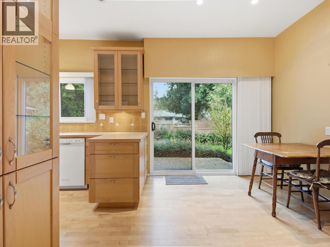 533 Ascot Street, Coquitlam, British Columbia  V3J 6H5 - Photo 8 - R3104386