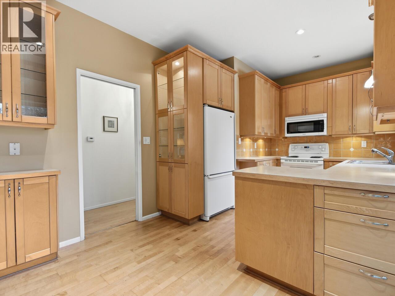 533 Ascot Street, Coquitlam, British Columbia  V3J 6H5 - Photo 9 - R3104386