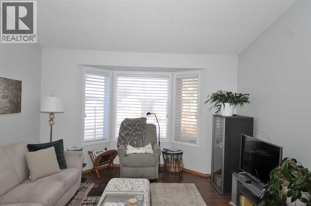 16 Edenwold Green NW, Calgary, Alberta  T3A 5B8 - Photo 4 - A2273205