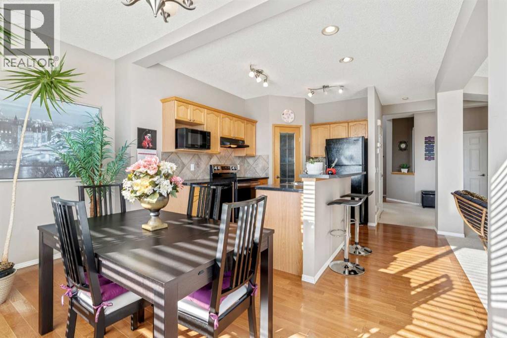 57 Royal Elm Mews NW, Calgary, Alberta  T3G 5P6 - Photo 2 - A2296781