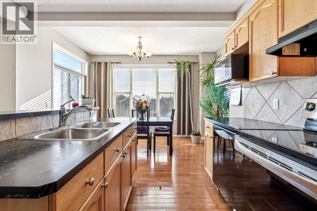 57 Royal Elm Mews NW, Calgary, Alberta  T3G 5P6 - Photo 3 - A2296781