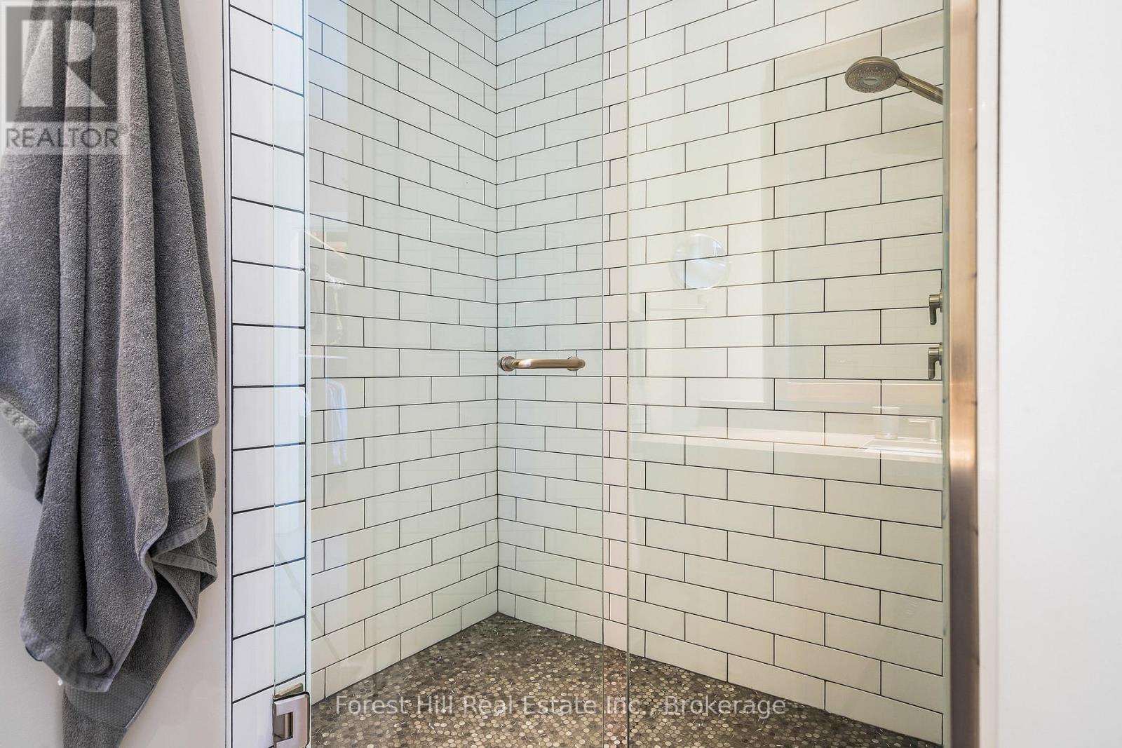 240 Lookout Drive, West Grey, Ontario  N0C 1H0 - Photo 35 - X12930556