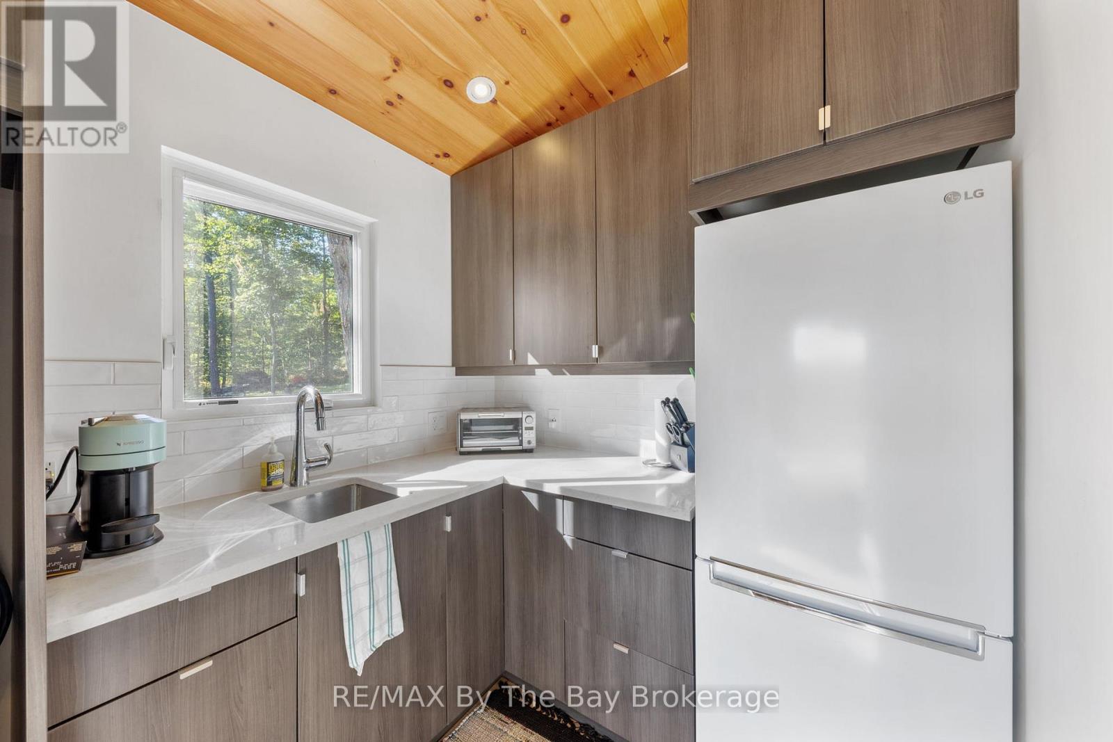 18152 Georgian Bay Shore, Georgian Bay, Ontario  P0E 1E0 - Photo 27 - X12930586