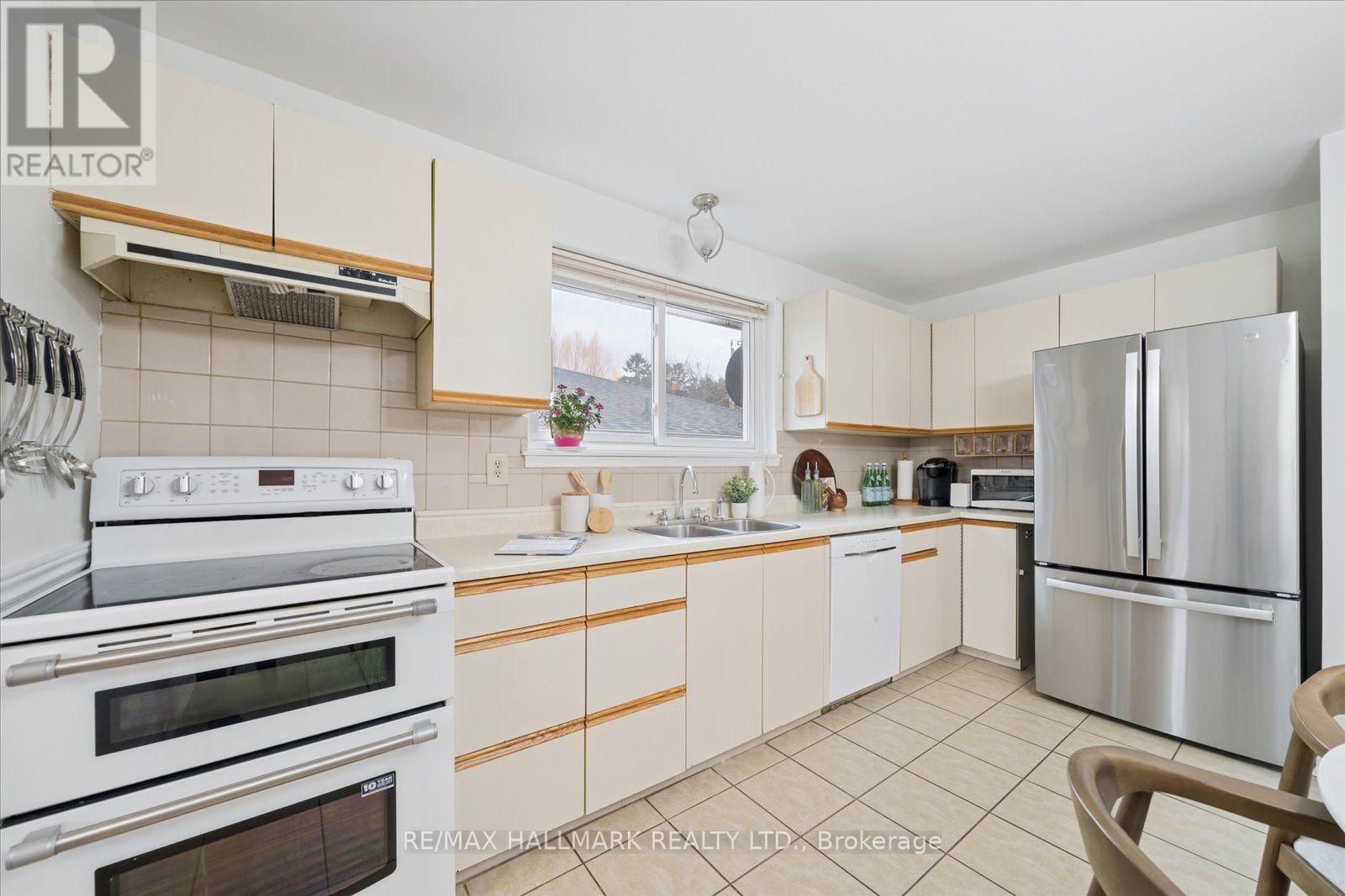 2 Valleycrest Avenue, Markham, Ontario  L3P 1H7 - Photo 14 - N12930502