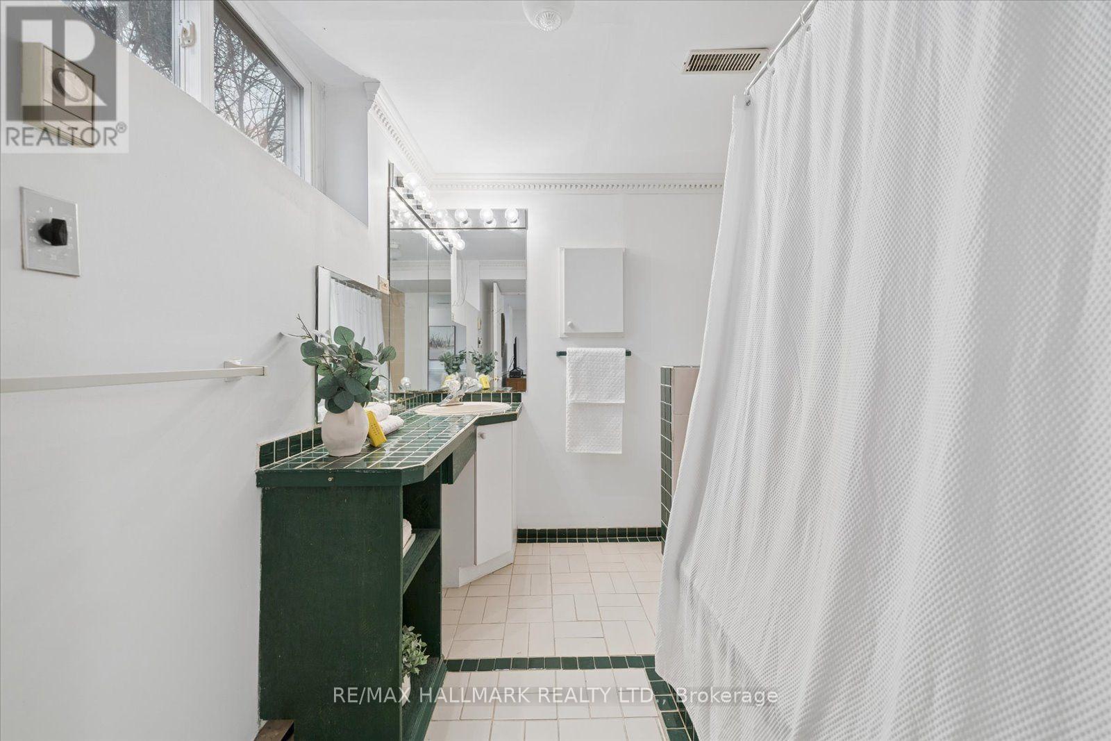 2 Valleycrest Avenue, Markham, Ontario  L3P 1H7 - Photo 44 - N12930502