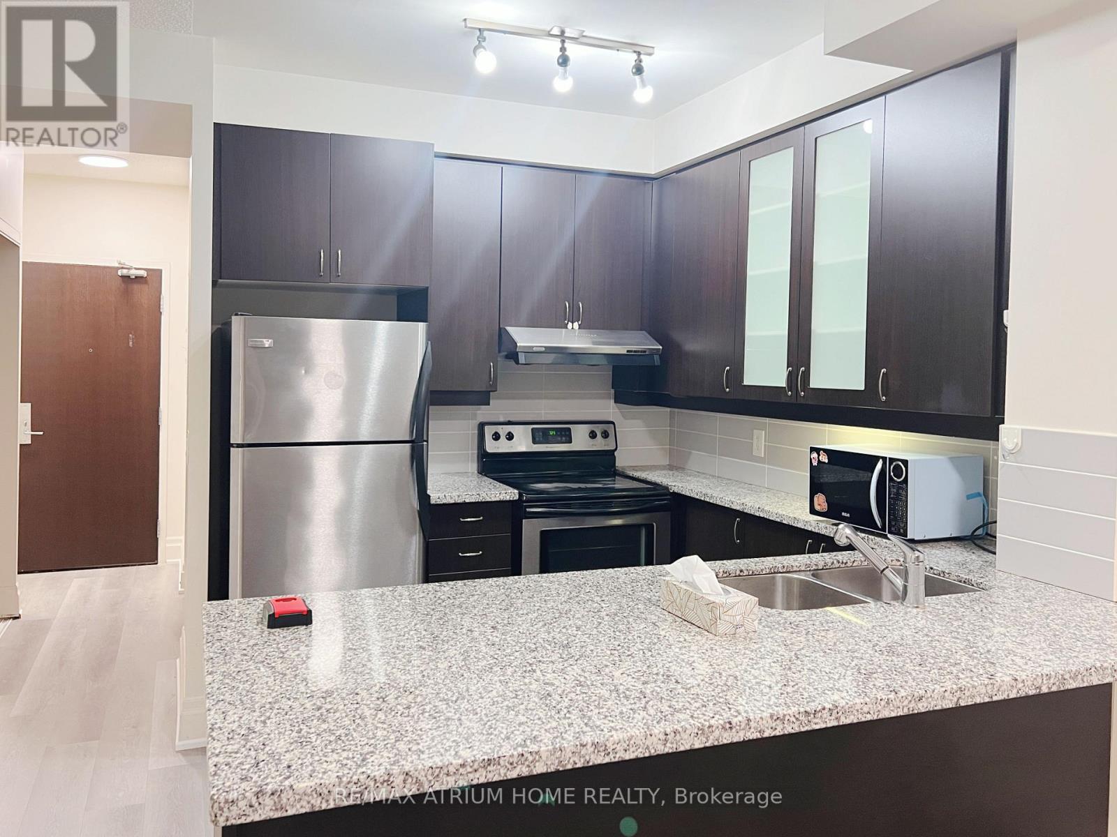 307 - 1 Upper Duke Crescent, Markham (Unionville), Ontario  L6G 0B6 - Photo 2 - N12930540