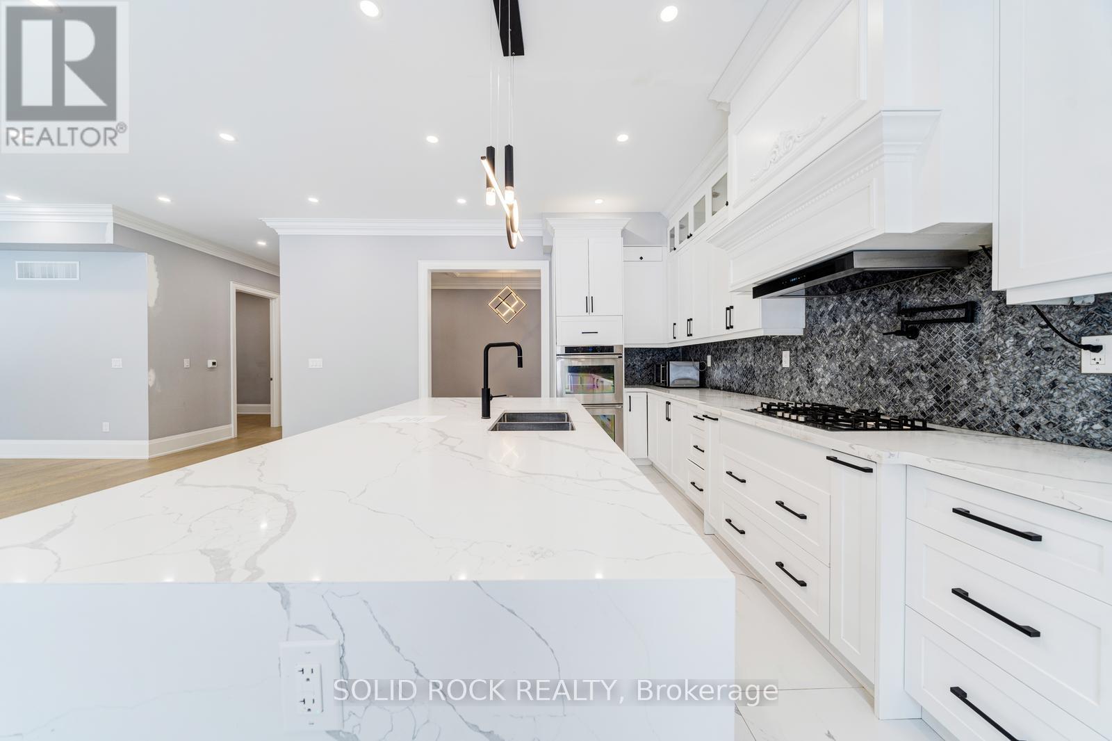 367 Penn Avenue, Newmarket, Ontario  L3Y 2S7 - Photo 12 - N12930552