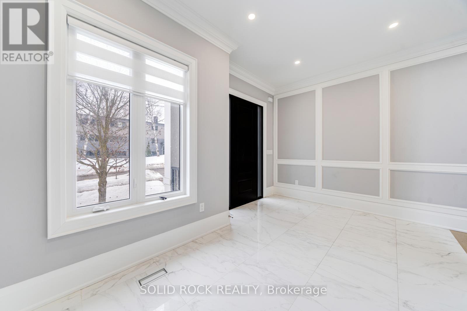 367 Penn Avenue, Newmarket, Ontario  L3Y 2S7 - Photo 3 - N12930552