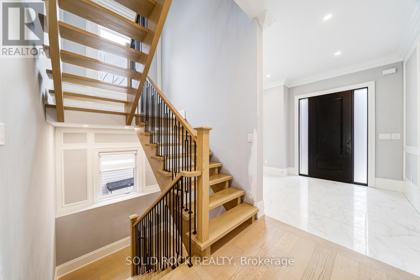 367 Penn Avenue, Newmarket, Ontario  L3Y 2S7 - Photo 4 - N12930552