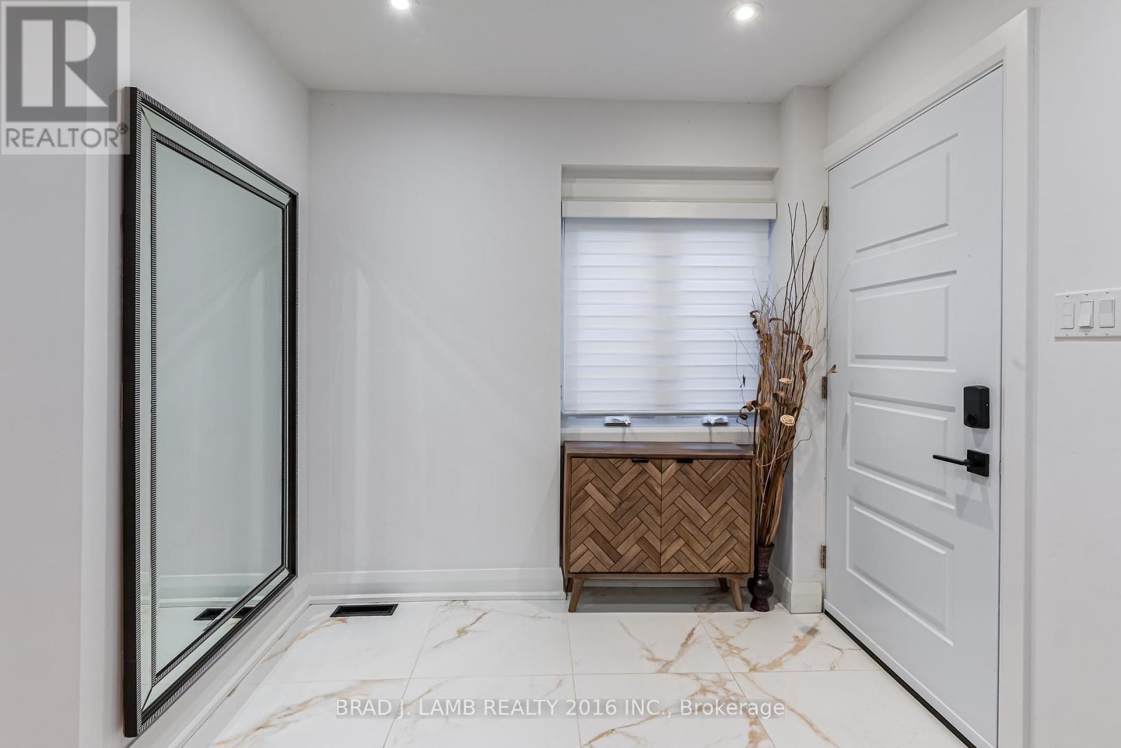 Bed 1 - 54 Campbell Avenue, Vaughan, Ontario  L4J 4Y7 - Photo 5 - N12930608