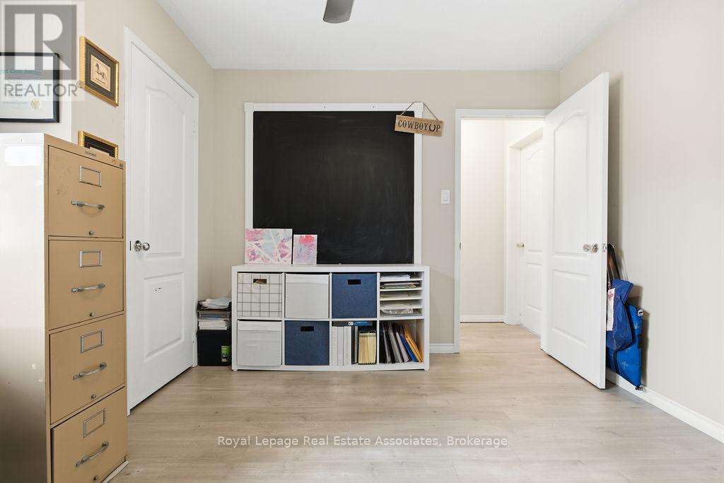 2260 Greening Lane, Burlington, Ontario  L7L 6Y8 - Photo 13 - W12930536