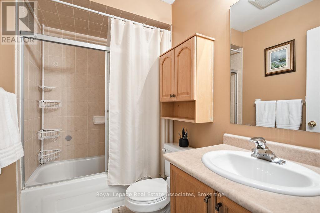 2260 Greening Lane, Burlington, Ontario  L7L 6Y8 - Photo 14 - W12930536