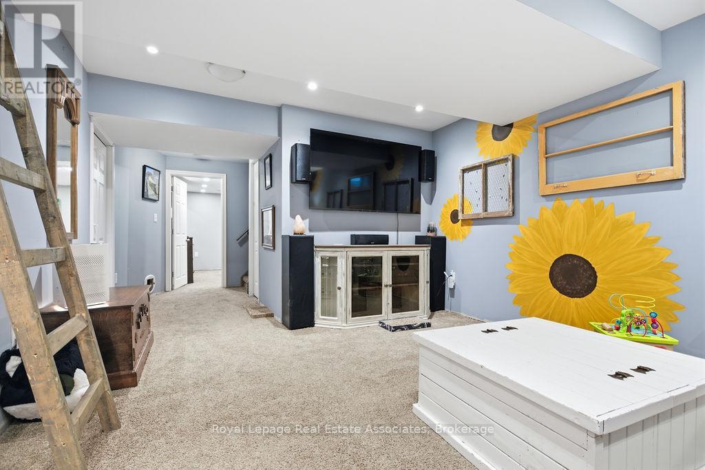 2260 Greening Lane, Burlington, Ontario  L7L 6Y8 - Photo 19 - W12930536