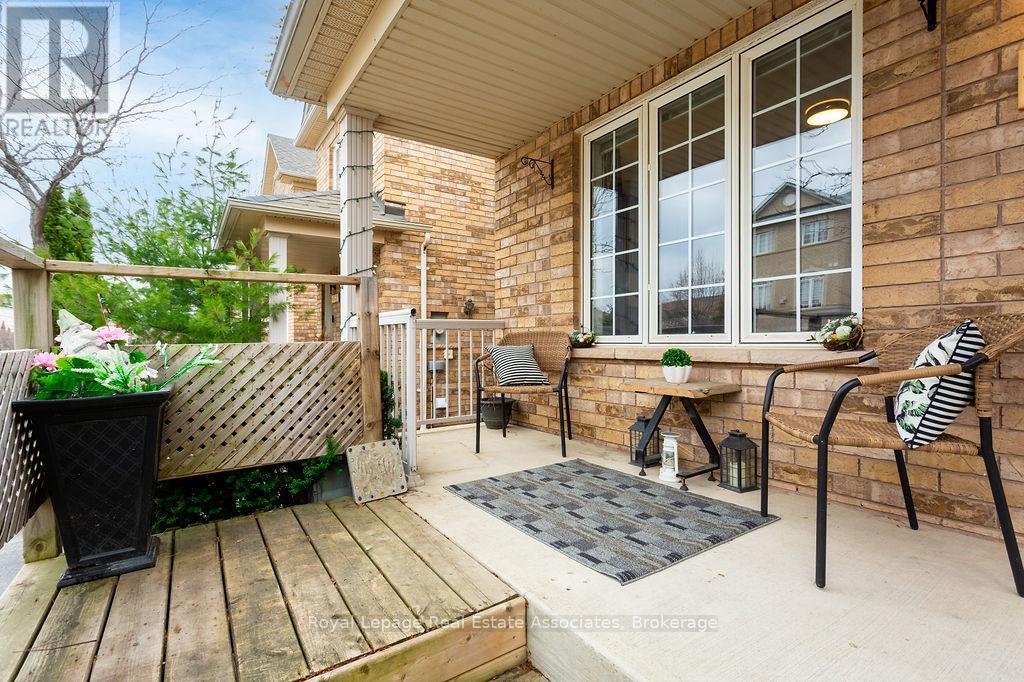 2260 Greening Lane, Burlington, Ontario  L7L 6Y8 - Photo 2 - W12930536