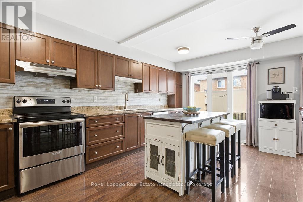 2260 Greening Lane, Burlington, Ontario  L7L 6Y8 - Photo 5 - W12930536