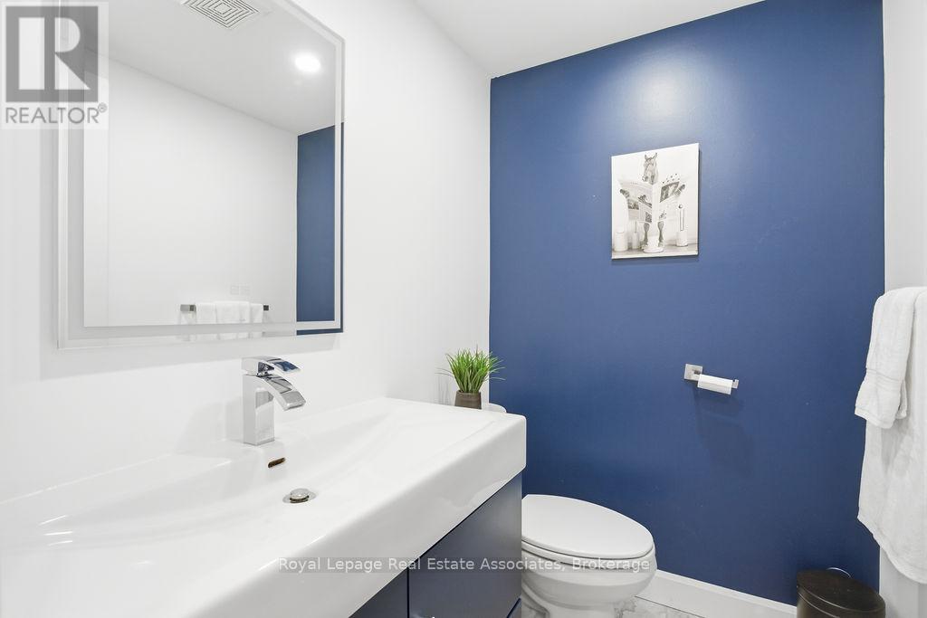 2260 Greening Lane, Burlington, Ontario  L7L 6Y8 - Photo 8 - W12930536