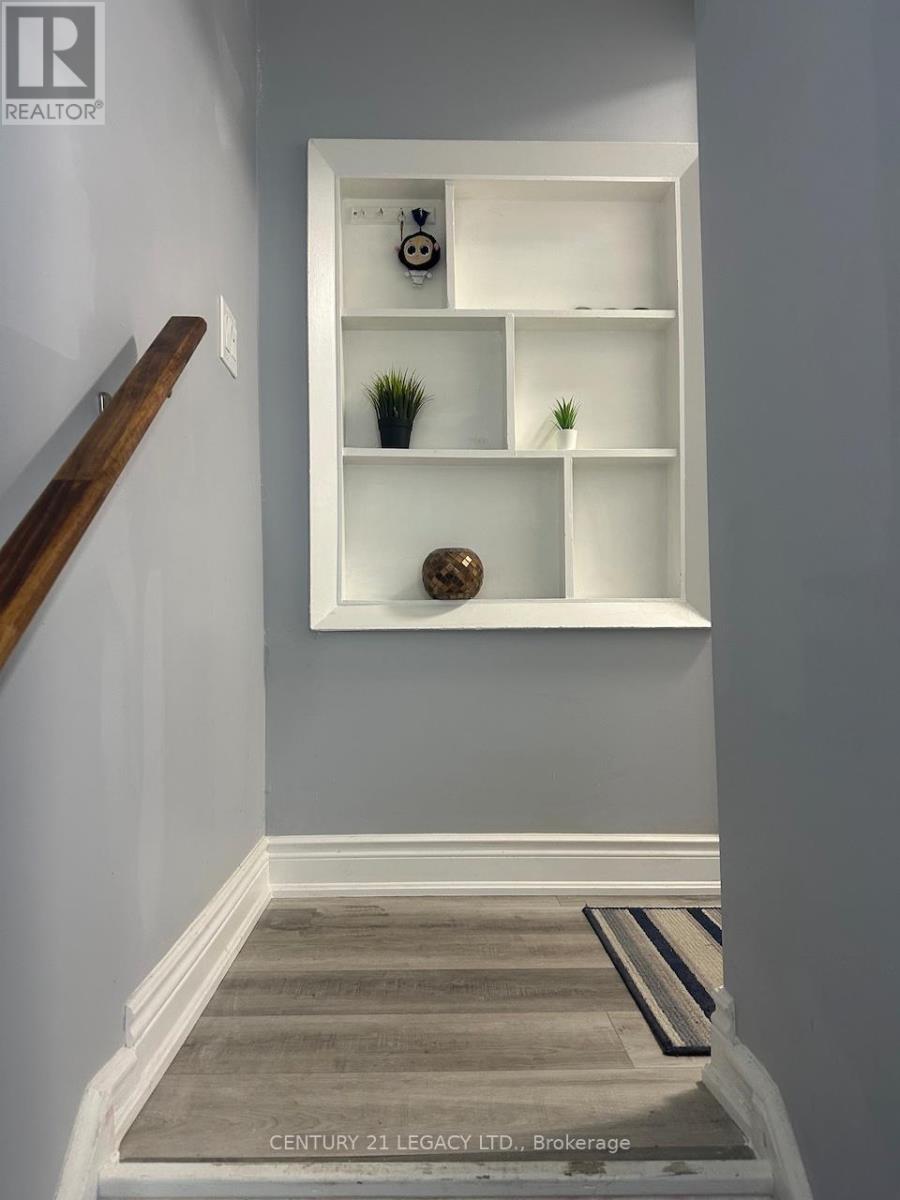 Unit B - 398 Albion Road, Toronto, Ontario  M9W 3P5 - Photo 10 - W12930558