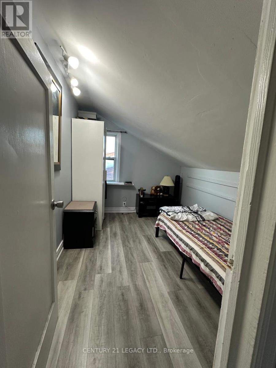 Unit B - 398 Albion Road, Toronto, Ontario  M9W 3P5 - Photo 8 - W12930558