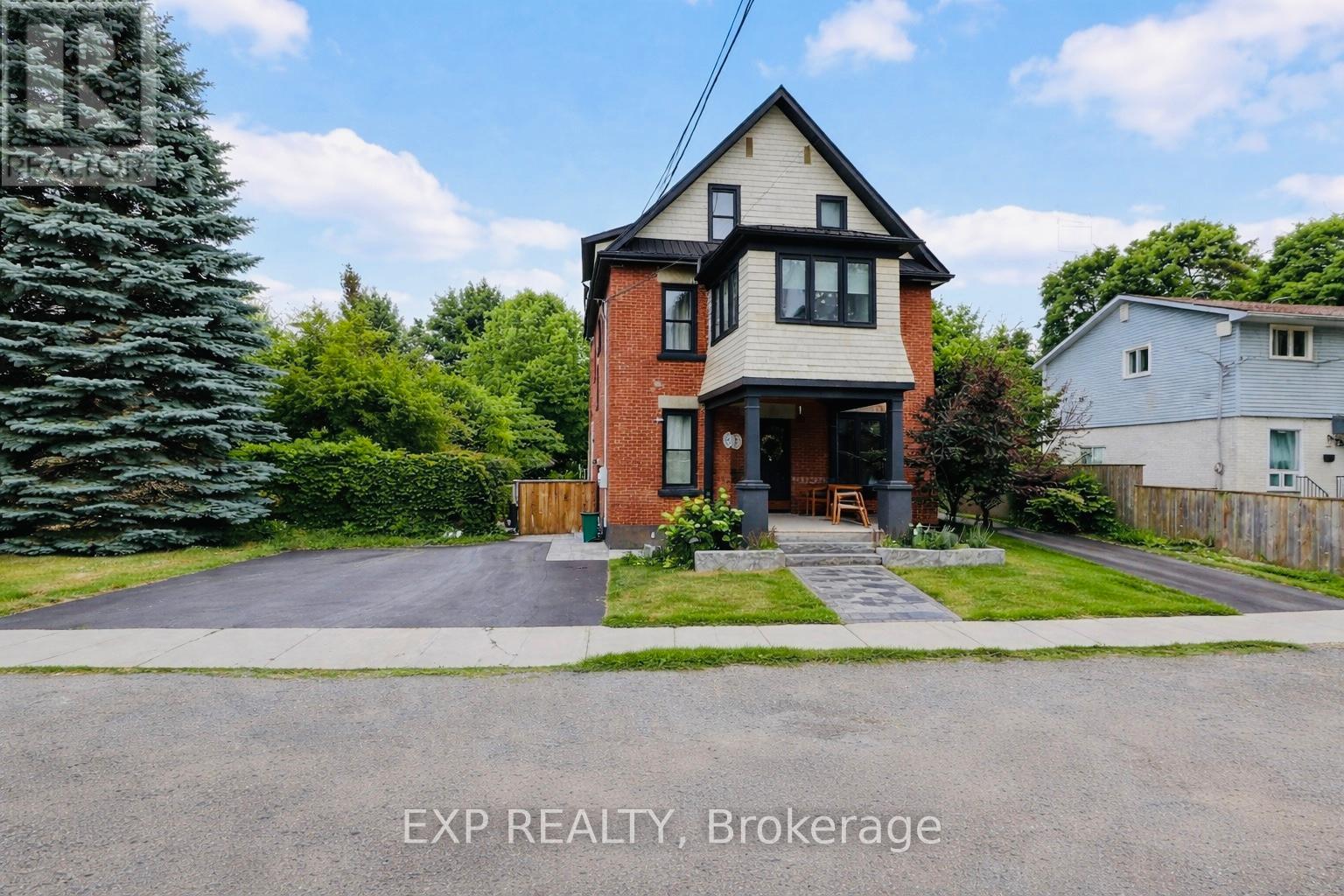 16 Barker Street, Prince Edward County, Ontario  K0K 2T0 - Photo 1 - X12908208