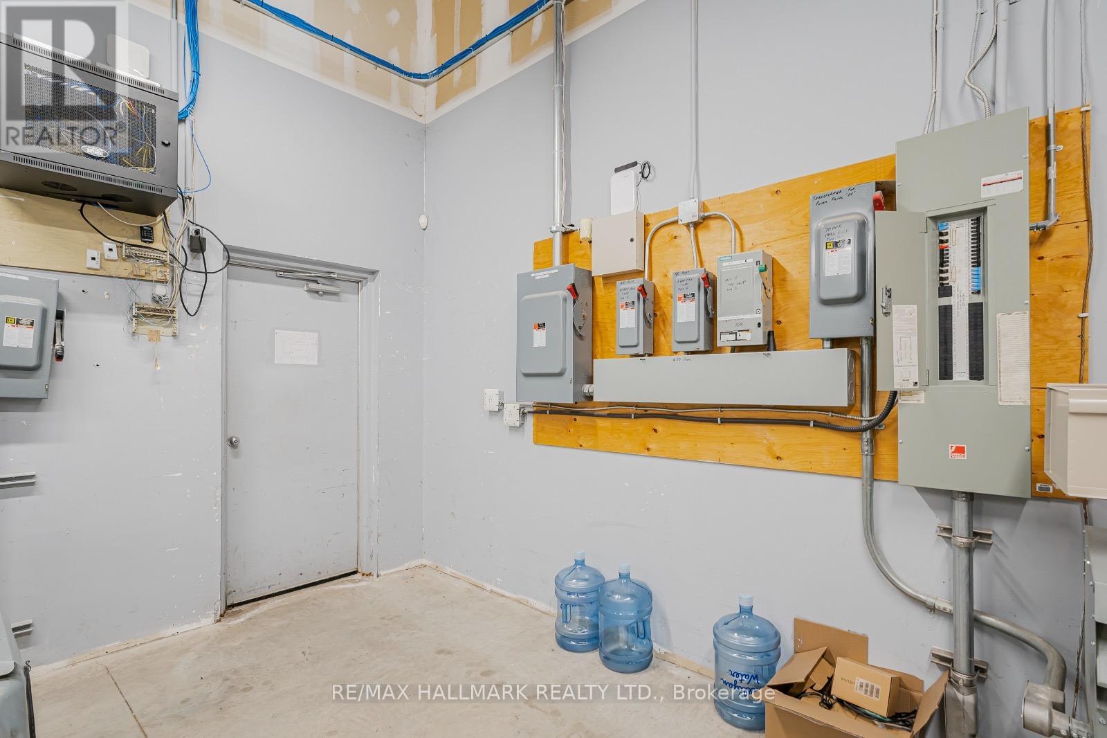 1070 10th Street, Hanover, Ontario  N4N 3B8 - Photo 5 - X12930492