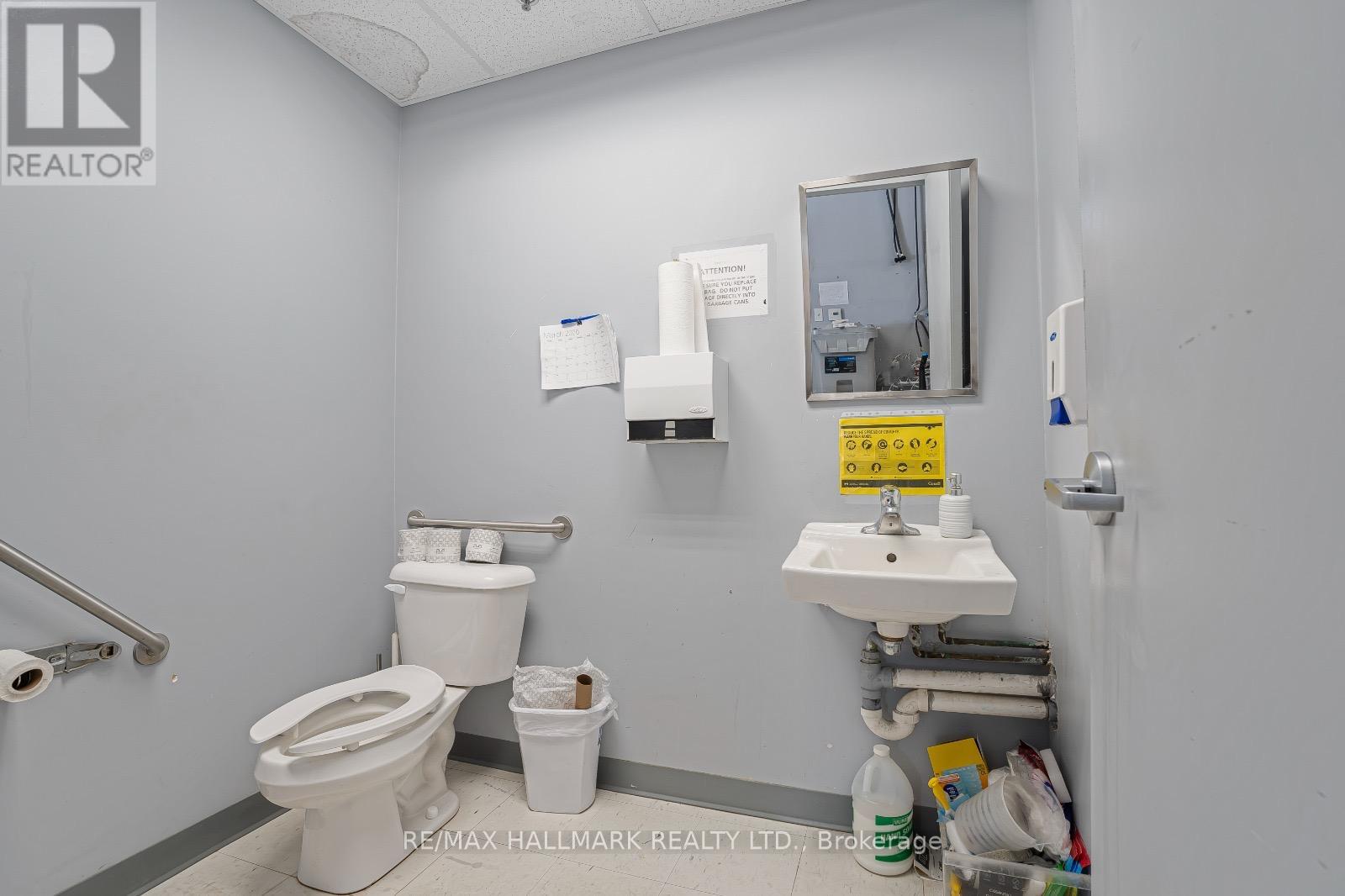 1070 10th Street, Hanover, Ontario  N4N 3B8 - Photo 7 - X12930492