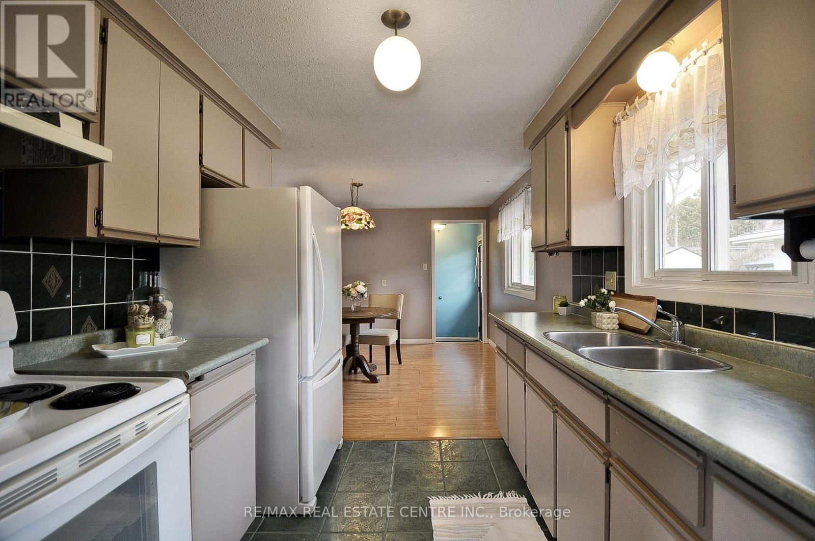 213 Park Avenue, Cambridge, Ontario  N1S 2S5 - Photo 8 - X12930546