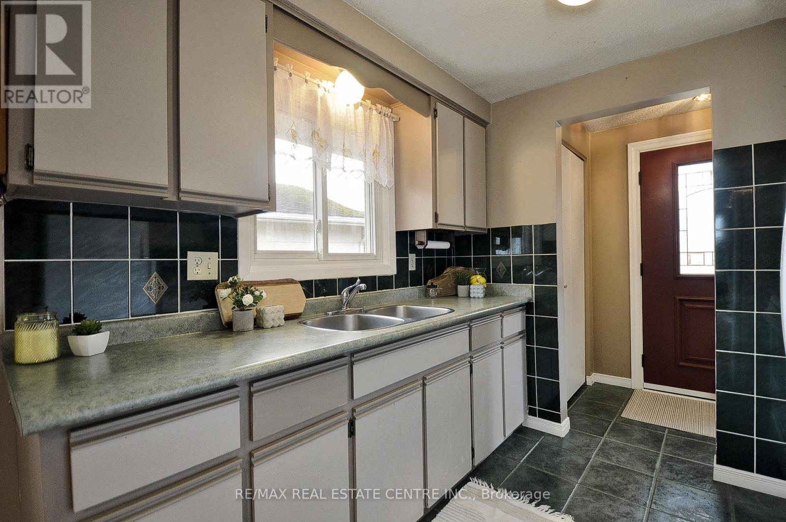 213 Park Avenue, Cambridge, Ontario  N1S 2S5 - Photo 9 - X12930546