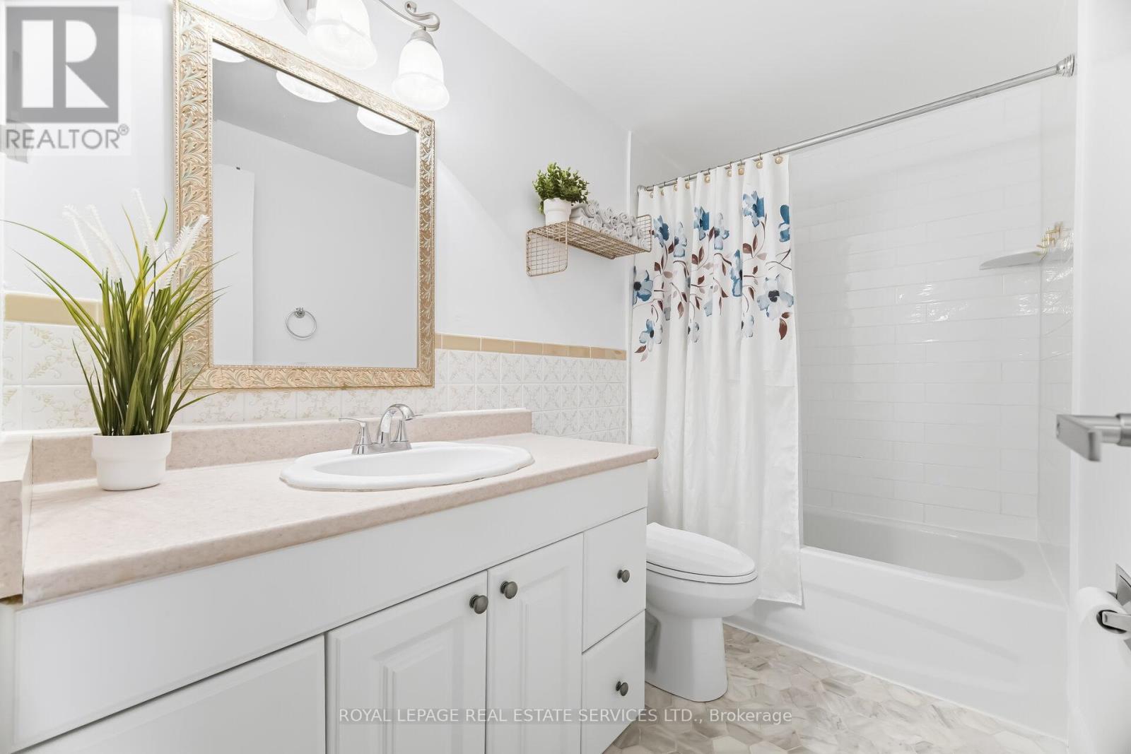 36 End-Unit - 300 Rexford Drive, Hamilton, Ontario  L8W 1P5 - Photo 32 - X12930596