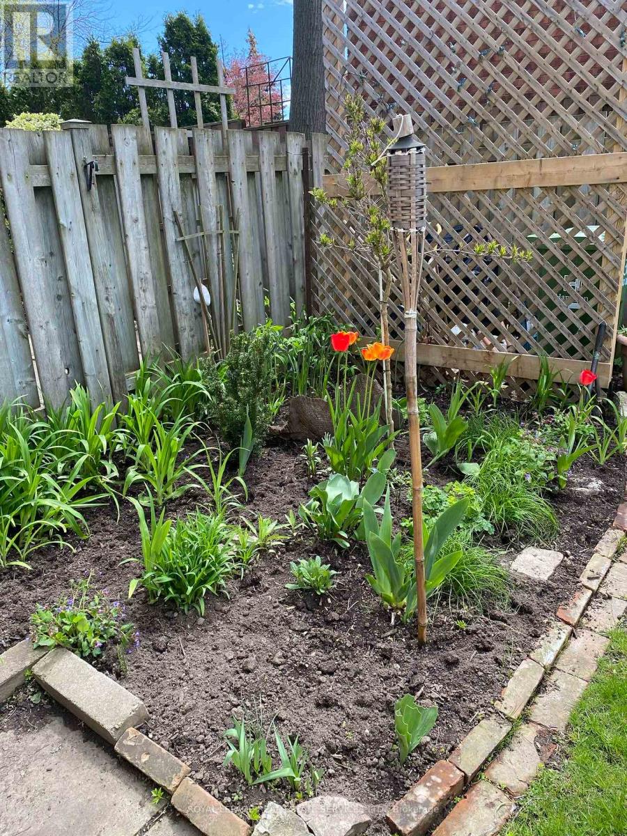 36 End-Unit - 300 Rexford Drive, Hamilton, Ontario  L8W 1P5 - Photo 41 - X12930596