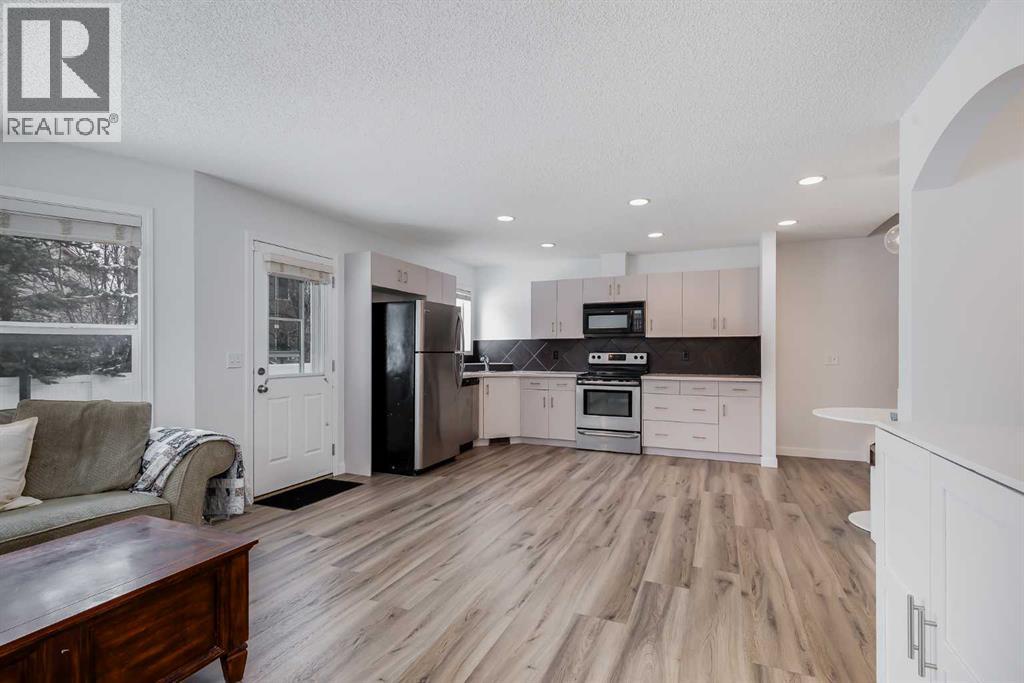 2 Everridge Villas Sw, Calgary, Alberta  T2Y 4Z1 - Photo 6 - A2294641